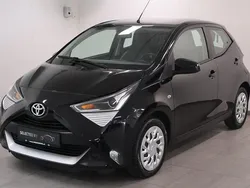 Zwart Gebruikt 2022 Toyota Aygo X-play Hatchback | € 14.184 (Super prijs)