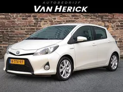 Wit Gebruikt 2014 Toyota Yaris Hatchback | € 11.945 (Eerlijke prijs)