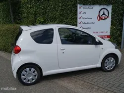 Wit Gebruikt 2009 Toyota Aygo Comfort Hatchback | € 2.950 (Iets duurder)