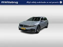 Grijs Gebruikt 2022 VW Passat Business Stationwagen | € 32.950 (Duur)