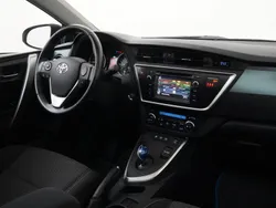 Wit Gebruikt 2013 Toyota Auris Hybrid Stationwagen | € 12.495 (Eerlijke prijs)