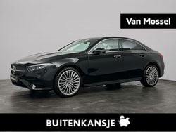 Zwart Gebruikt 2023 Mercedes A250 AMG line Sedan | € 36.945 (Eerlijke prijs)