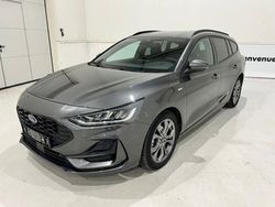 Zwart Gebruikt 2022 Ford Focus ST-Line Stationwagen | € 21.990 (Eerlijke prijs)