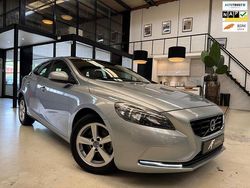 Grijs Gebruikt 2015 Volvo V40 Momentum Stationwagen | € 9.945 (Eerlijke prijs)