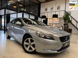 Grijs Gebruikt 2015 Volvo V40 Momentum Stationwagen | € 10.945 (Eerlijke prijs)