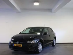 Zwart, andere lak Gebruikt 2022 VW Polo Life Hatchback | € 19.900 (Eerlijke prijs)