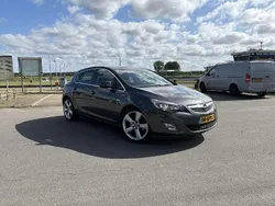 Grijs Gebruikt 2010 Opel Astra Sport MPV | € 4.750 (Eerlijke prijs)