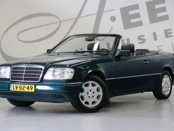 Groen, metallic lak Gebruikt 1995 Mercedes E220 Cabriolet | € 22.950
