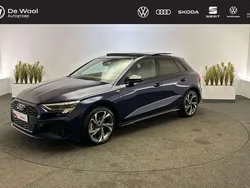Blauw, metallic lak Gebruikt 2023 Audi A3 Sportback e-tron Design Sedan | € 38.800 (Eerlijke prijs)