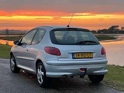 Gebruikt 2003 Peugeot 206 Quiksilver Sedan | € 2.000 (Iets duurder)