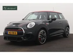 Groen, metallic lak Gebruikt 2016 Mini John Cooper Works Hatchback | € 19.995 (Eerlijke prijs)