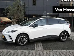 Wit Nieuw 2025 MG MG4 EV Trophy Hatchback | € 34.950 (Eerlijke prijs)
