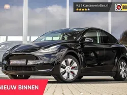 Zwart, metallic lak Gebruikt 2024 Tesla Model Y SUV | € 37.850 (Eerlijke prijs)