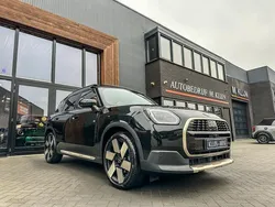 Zwart, metallic lak Gebruikt 2024 Mini Countryman Favoured SUV | € 43.950 (Eerlijke prijs)