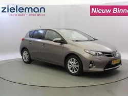 Bruin Gebruikt 2014 Toyota Auris Hybrid Hatchback | € 8.845 (Eerlijke prijs)