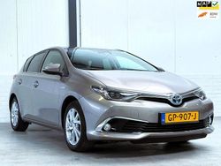 Bruin Gebruikt 2015 Toyota Auris Hybrid Hatchback | € 11.250 (Eerlijke prijs)