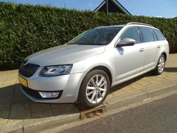Grijs Gebruikt 2016 Skoda Octavia Stationwagen | € 11.950 (Eerlijke prijs)
