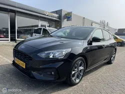 Zwart Gebruikt 2021 Ford Focus ST-Line Hatchback | € 16.999 (Eerlijke prijs)