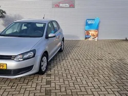 Grijs, metallic lak Gebruikt 2012 VW Polo Hatchback | € 6.950 (Eerlijke prijs)