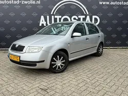 Grijs, metallic lak Gebruikt 2002 Skoda Fabia Comfort Hatchback | € 2.995 (Iets duurder)