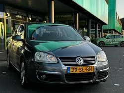 Zilver Gebruikt 2006 VW Jetta Sedan | € 2.000 (Eerlijke prijs)