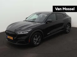 Zwart Gebruikt 2022 Ford Mustang Mach-E SUV | € 31.945 (Goede deal)