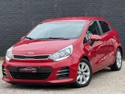 Rood Gebruikt 2016 Kia Rio Sedan | € 6.990