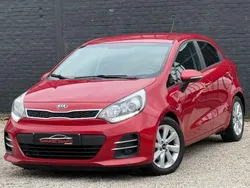 Rood Gebruikt 2016 Kia Rio Sedan | € 6.990
