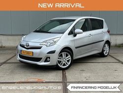 Grijs Gebruikt 2011 Toyota Verso-S MPV | € 10.650 (Eerlijke prijs)