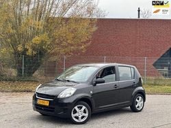 Zwart Gebruikt 2010 Daihatsu Sirion Hatchback | € 4.250 (Iets duurder)