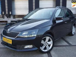 Zwart, metallic lak Gebruikt 2015 Skoda Fabia First Edition Stationwagen | € 5.895 (Eerlijke prijs)