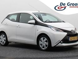 Wit Gebruikt 2015 Toyota Aygo X-play Hatchback | € 10.500 (Goede deal)
