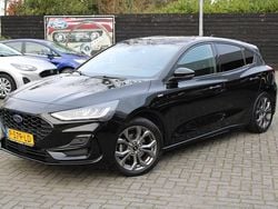 Zwart Gebruikt 2022 Ford Focus ST-Line X Hatchback | € 19.995 (Eerlijke prijs)