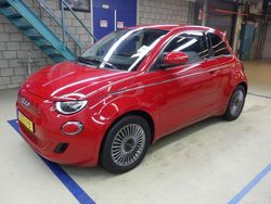 Rood Gebruikt 2024 Fiat 500e Comfort Hatchback | € 22.900 (Iets duurder)