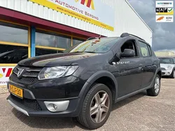 Zwart Gebruikt 2013 Dacia Sandero Lauréate Hatchback | € 5.999 (Eerlijke prijs)