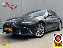 Zwart Gebruikt 2021 Lexus ES300H President Line Sedan | € 34.995 (Iets duurder)
