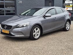 Grijs (metallic) Gebruikt 2014 Volvo V40 Momentum Hatchback | € 13.950 (Eerlijke prijs)
