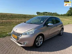Bruin Gebruikt 2012 Peugeot 208 Allure Hatchback | € 5.250 (Duur)