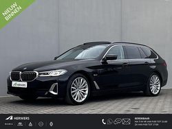 Zwart Gebruikt 2022 BMW 530e Luxury Line Stationwagen | € 36.935 (Goede deal)