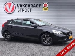Zwart Gebruikt 2016 Volvo V40 Momentum Stationwagen | € 15.999 (Eerlijke prijs)