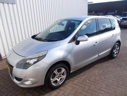 Zilver Gebruikt 2009 Renault Scénic III Dynamique MPV | € 4.950 (Eerlijke prijs)
