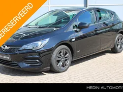 Zwart Gebruikt 2021 Opel Astra Design & Tech Hatchback | € 16.945 (Eerlijke prijs)