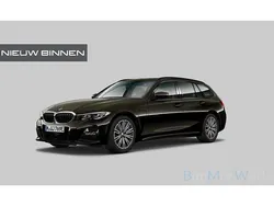 Zwart Gebruikt 2021 BMW 330 Executive Stationwagen | € 34.740 (Eerlijke prijs)