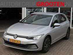 Grijs Gebruikt 2023 VW Golf VIII Life Hatchback | € 19.888 (Eerlijke prijs)
