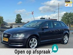 Grijs, metallic lak Gebruikt 2011 Audi A3 Sportback Attraction Hatchback | € 5.650 (Eerlijke prijs)