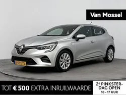 Platiniumgrijs d69 Gebruikt 2022 Renault Clio V Intens Hatchback | € 15.940 (Eerlijke prijs)