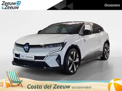 Twotone blanc glacier / noir Gebruikt 2023 Renault Mégane Techno Hatchback | € 24.940 (Iets duurder)