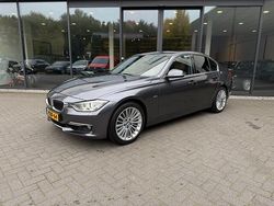 Grijs Gebruikt 2013 BMW 320 Luxury Line Sedan | € 11.900 (Eerlijke prijs)