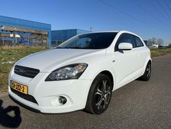 Wit Gebruikt 2009 Kia ProCeed Hatchback | € 2.499 (Eerlijke prijs)