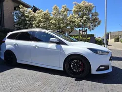 Wit Gebruikt 2015 Ford Focus ST Stationwagen | € 17.950 (Eerlijke prijs)